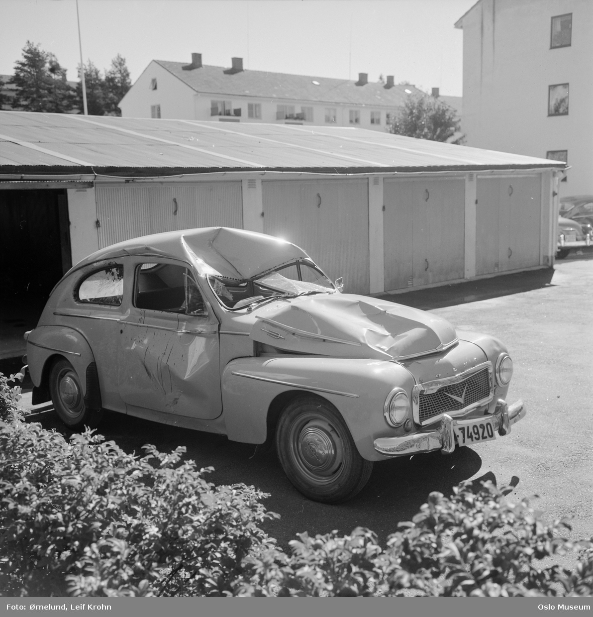 bil, Volvo PV, bilskade, garasje, boligblokker - Oslo Museum ...