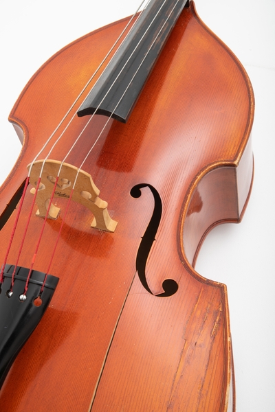 Instrumentet er trolig brukt i Kongsvinger orkesterforening, stiftet på 1920-tallet. Oppbevares i Anno bevaringssenter.