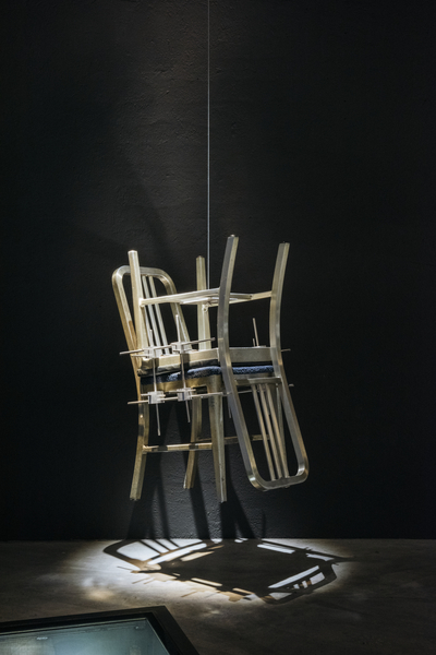Fra utstillingen på Aluminiummuseet stoler