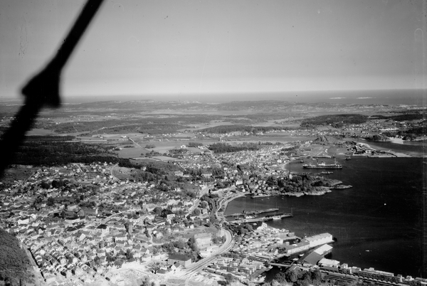  Larvik by og havn sett mot øst 1936