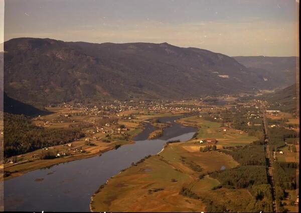 Flyfoto av Nesflata, tatt mot nordvest.