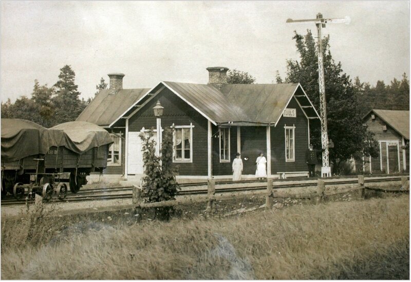 Tjuls stationshus fotograferat från sydöst under 1930-talet.
