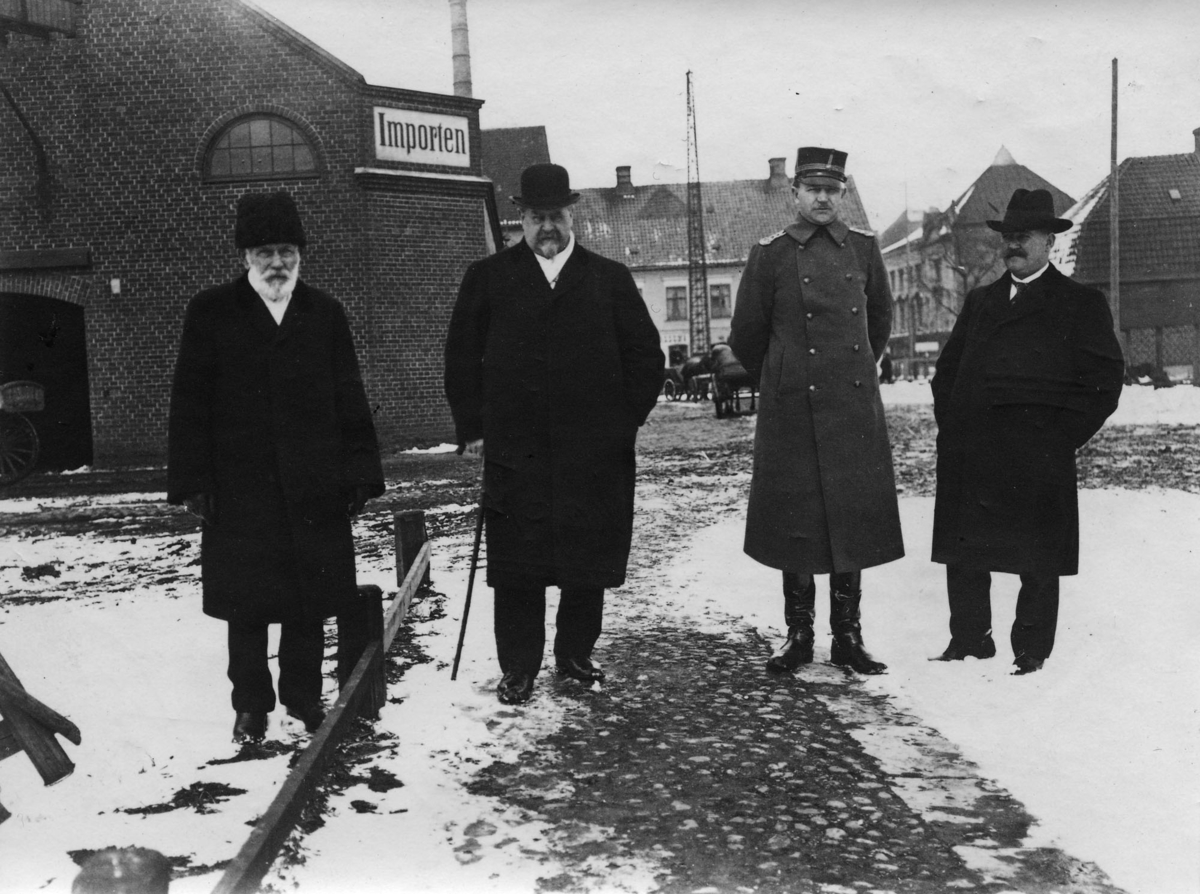 Ex Sjokapten Westerberg Fat Till A E W G Hamnkapten Pettersson Kapten Sjovall F 1878 Officer 18 Levde 1961 Johan Malmstrom F 1873 D 1935 Trelleborgs Museum Digitaltmuseum