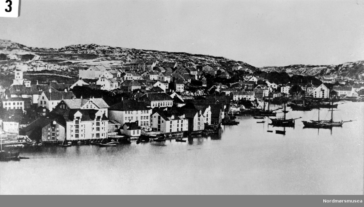 Eldst Foto Fra Kirkelandet I Kristiansund Omkring 1865 Her Ser Vi Blant Annet Byens Kirke Som 