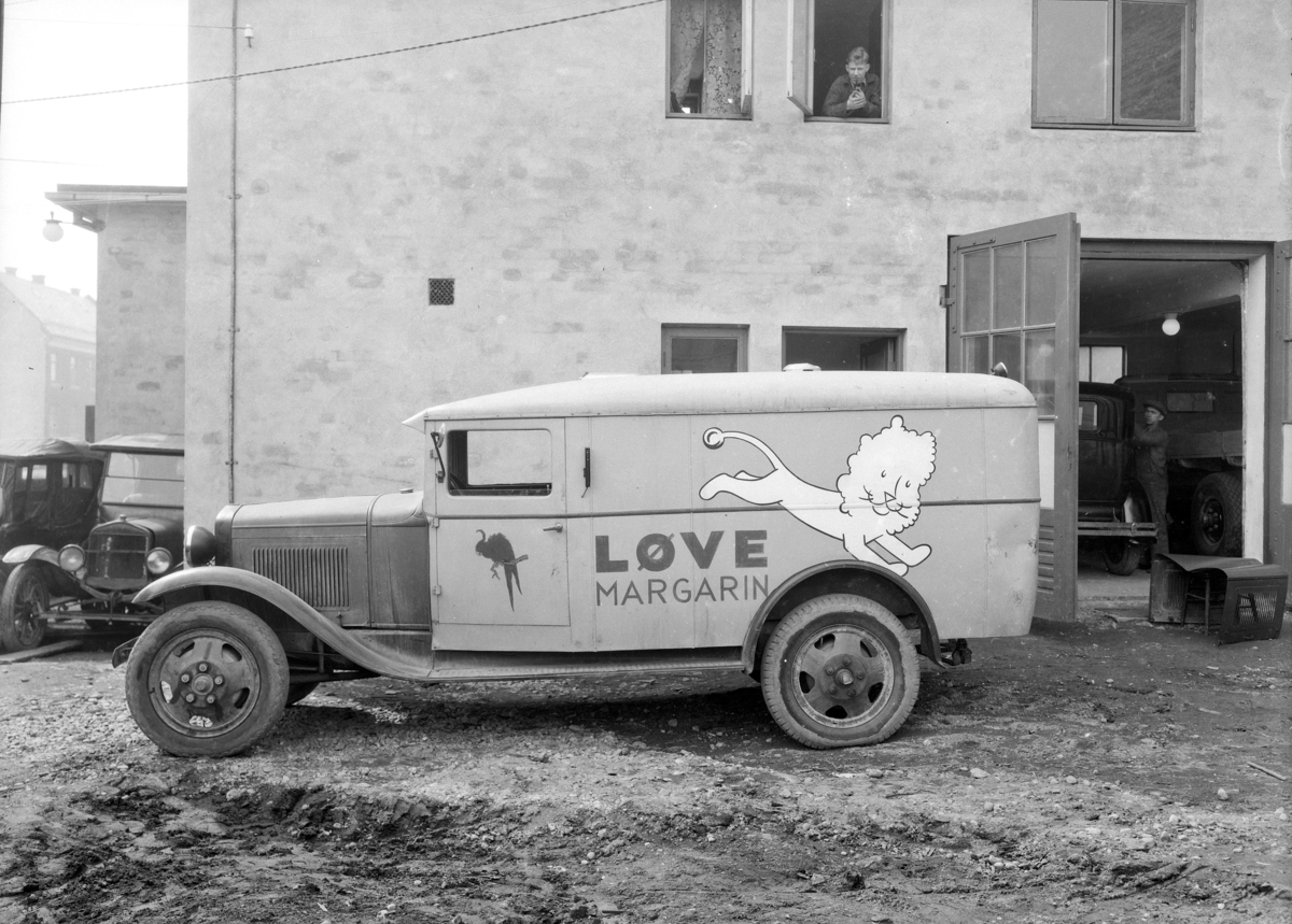 VAREBIL M/LØVE MARGARIN, OPLANDSKE AUTO, HAMAR. Ford AA 193031. Anno