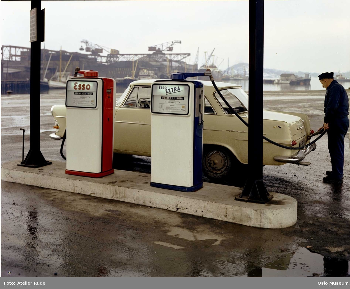 Esso-stasjonen i Bispegata. - Oslo Museum / DigitaltMuseum