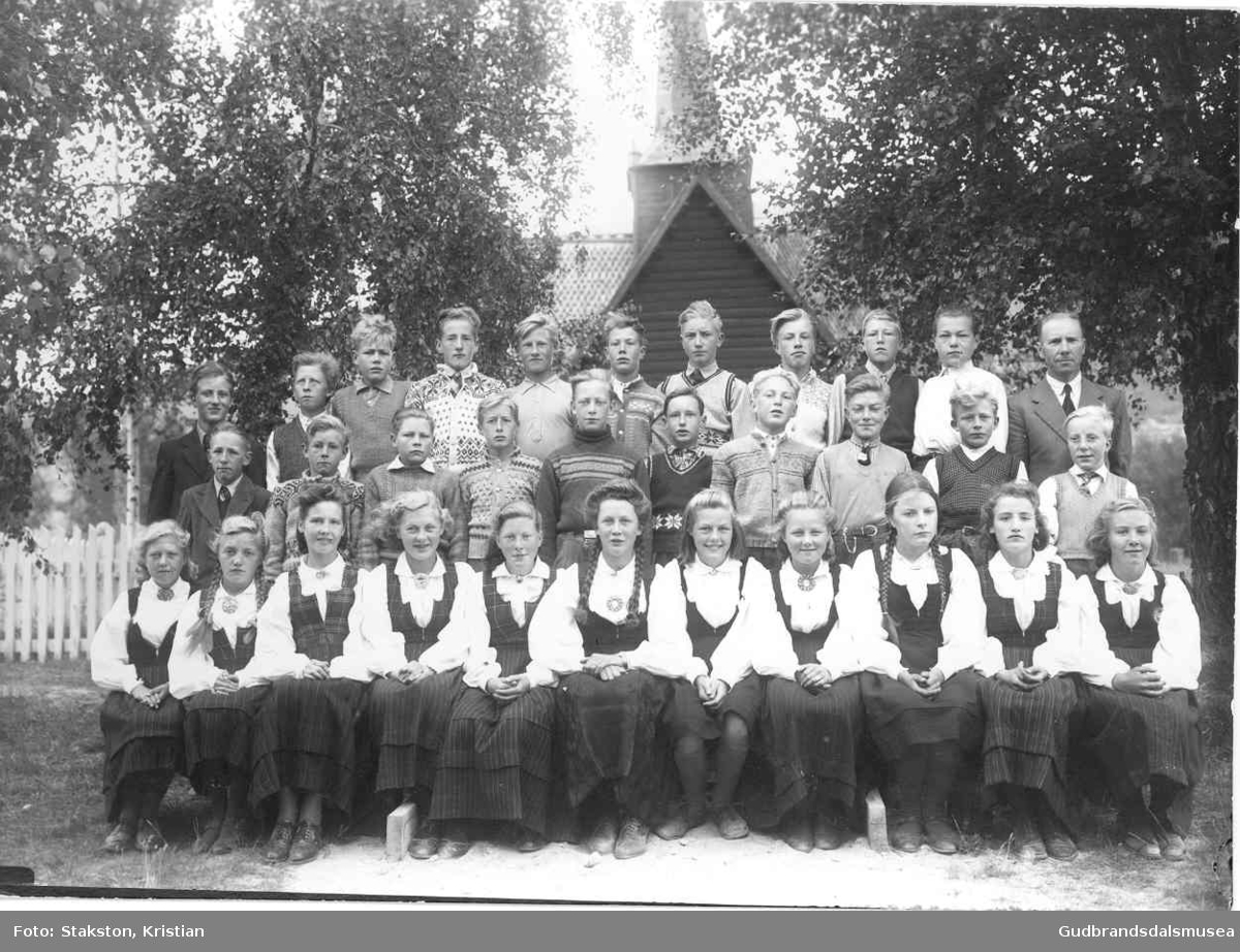 Konfirmasjon ved Skjåk kyrkje 1943 - Gudbrandsdalsmusea AS ...