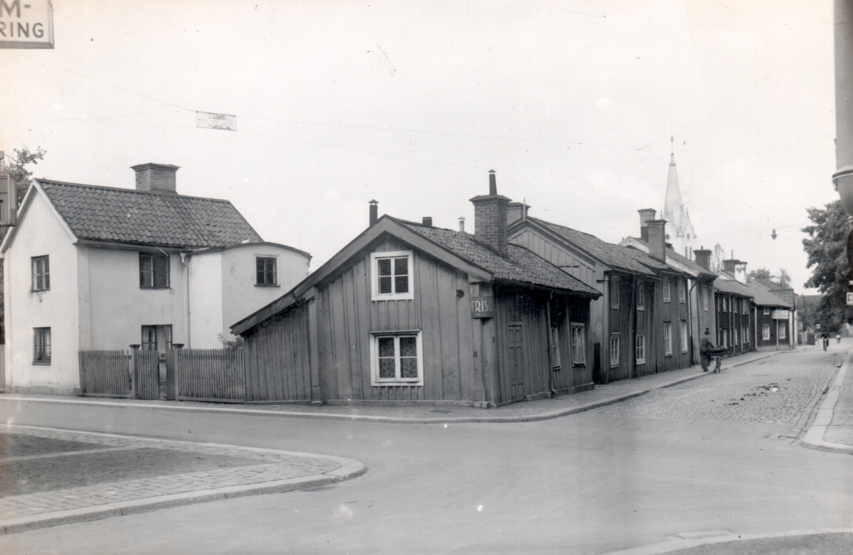 Den gamla bebyggelsen vid korsningen Ågatan/Repslagaregatan. Dessa revs